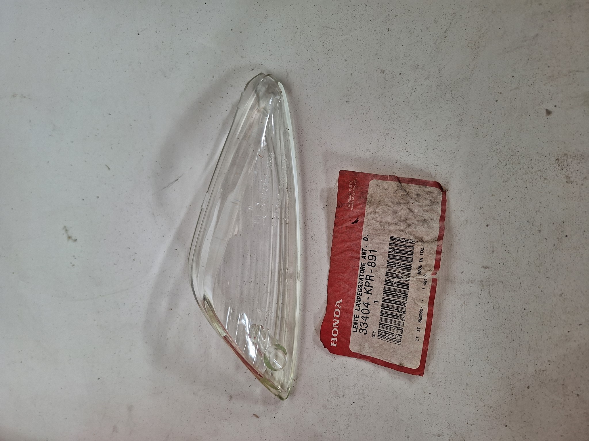 Picture of LENS,R FR WINKER  33404-KPR-891  SH125
